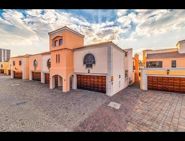 3 BEDROOM TOWNHOUSE FOR SALE IN BEDFORD GARDENS